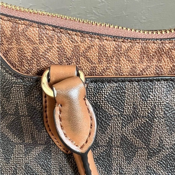 Michael Kors small satchel crossbody - Picture 8 of 8